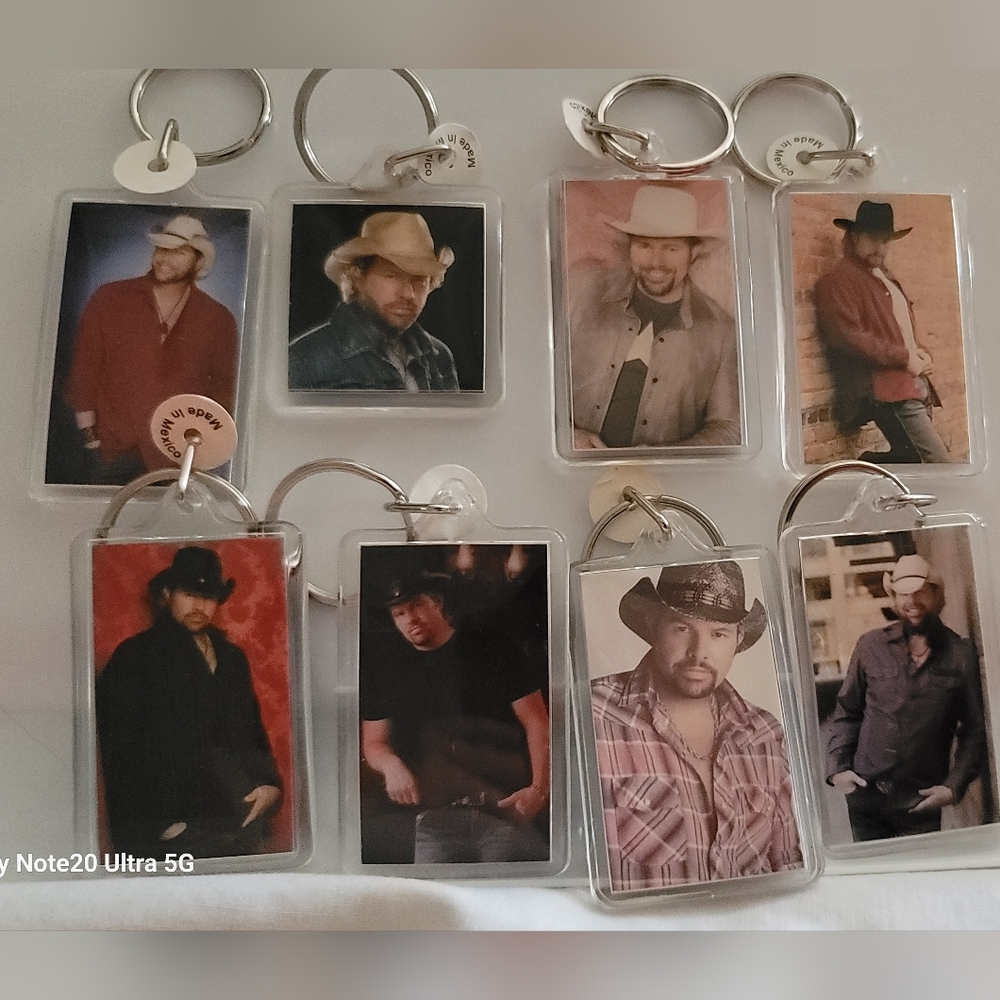 New Vintsge 8 Toby Keith keychains